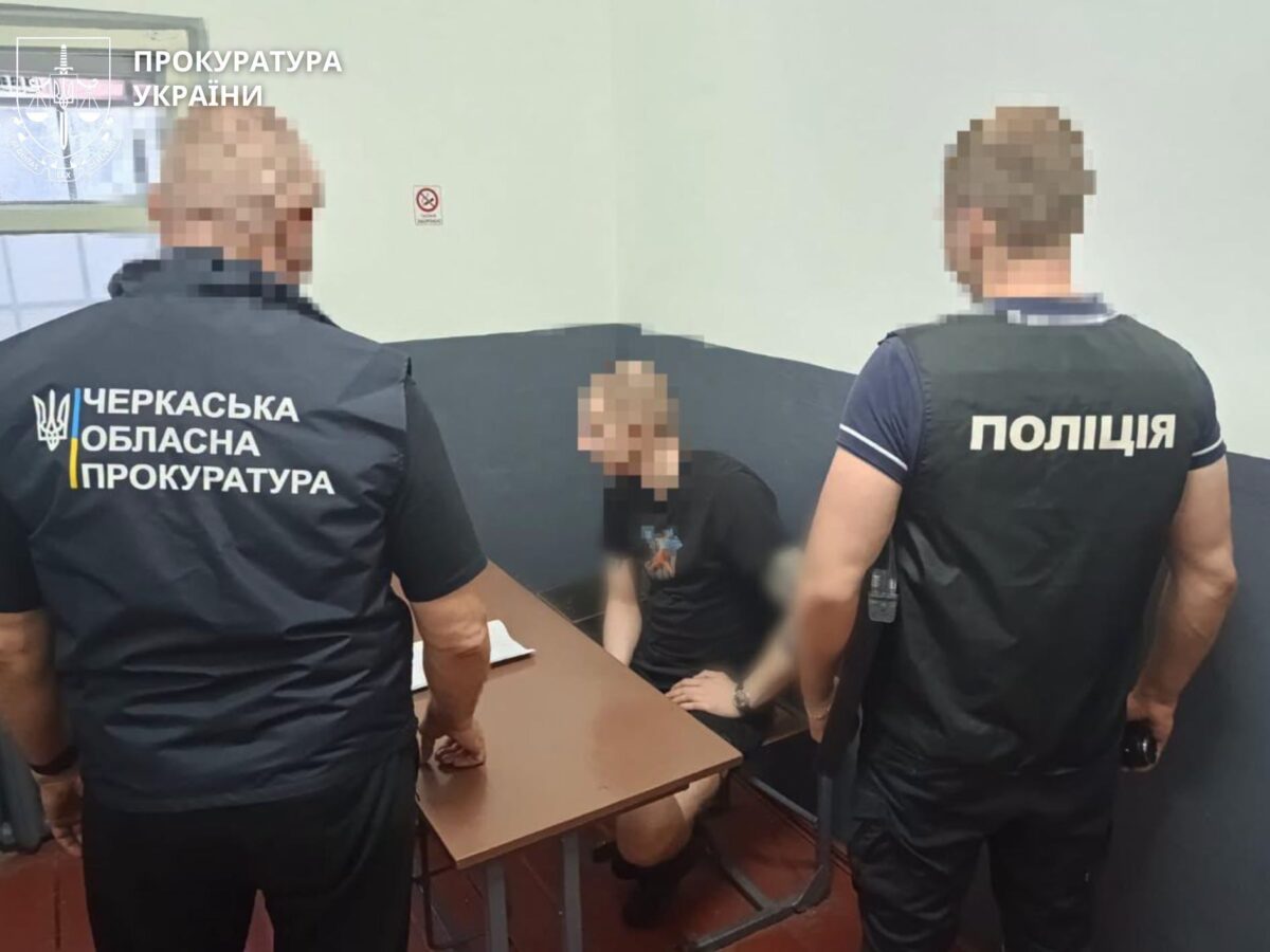 У Черкасах судитимуть трьох ув’язнених за вимагання та злочинний вплив