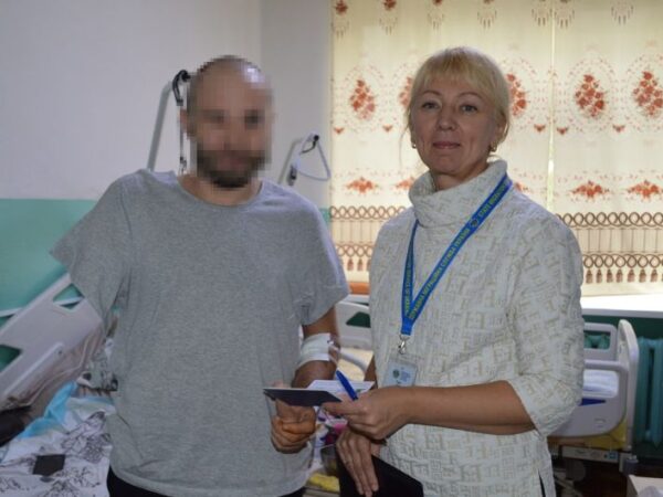 Черкаські міграційники допомогли пораненому з оформленням закордонного паспорта