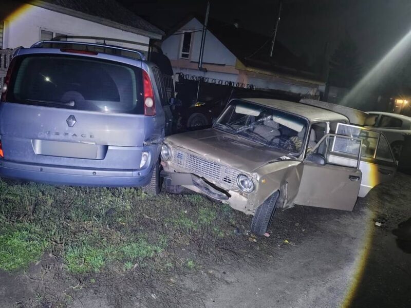 У Черкасах п’яний водій пошкодив припарковані автомобілі
